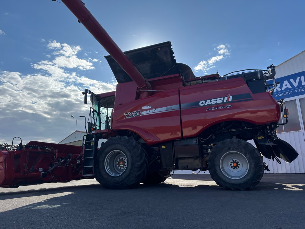 Moissonneuse CASE IH Axial 7230 - photo slide 5