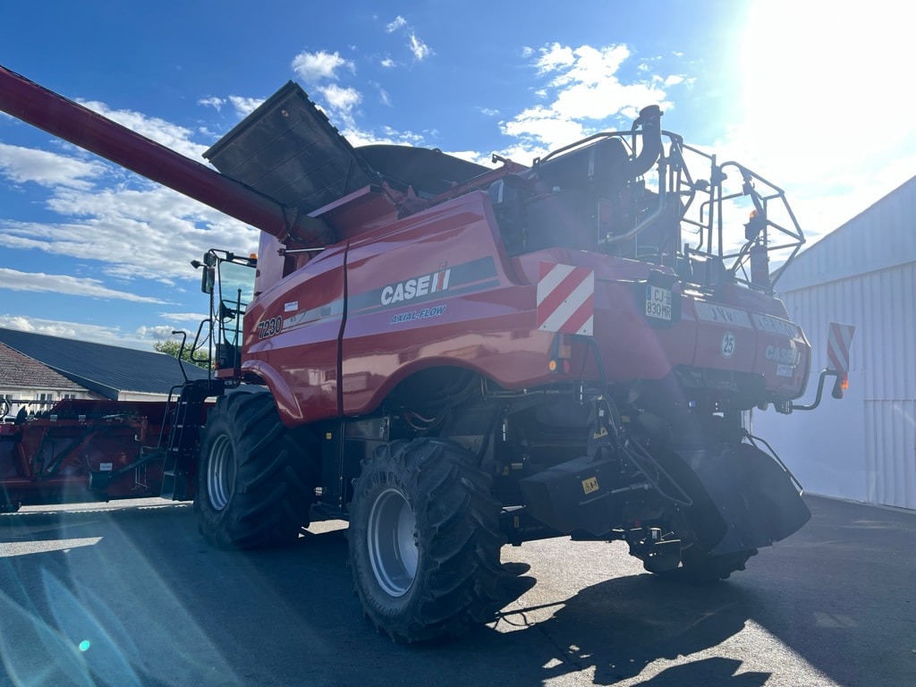 Moissonneuse CASE IH Axial 7230 - photo slide 6