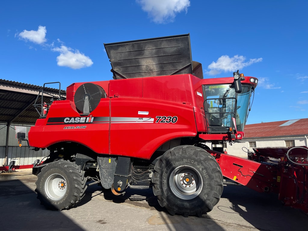 Moissonneuse CASE IH Axial 7230 - photo slide 9