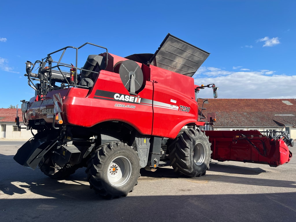 Moissonneuse CASE IH Axial 7230 - photo slide 11
