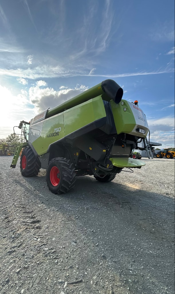 Moissonneuse CLAAS LEXION 750 - photo slide 4