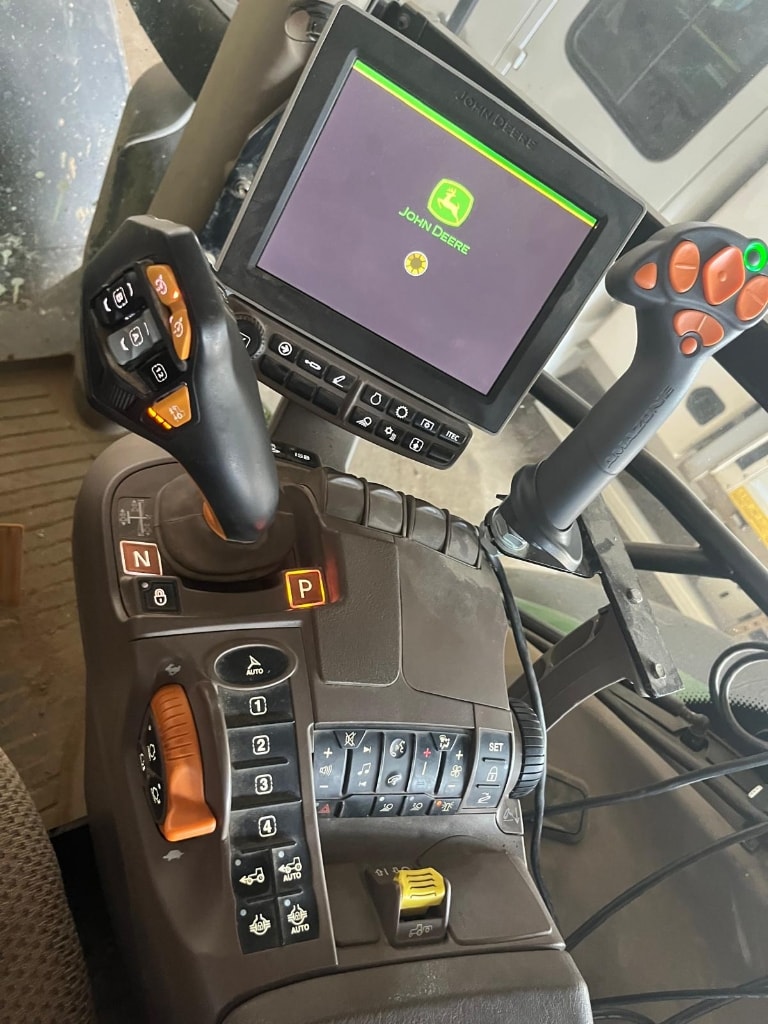 Tracteur JOHN DEERE 6155R - photo slide 9