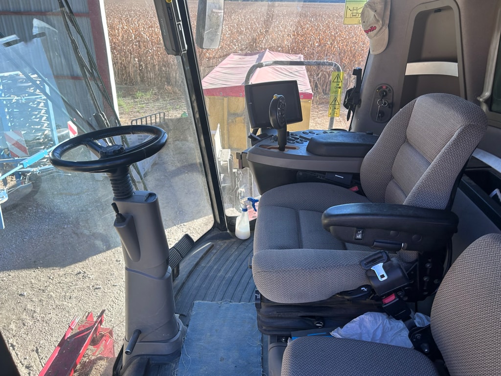 Moissonneuse CASE IH AXIAL-FLOW 6140 - photo slide 24
