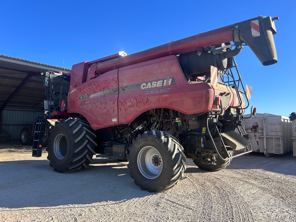 Moissonneuse CASE IH AXIAL-FLOW 6140 - photo slide 4