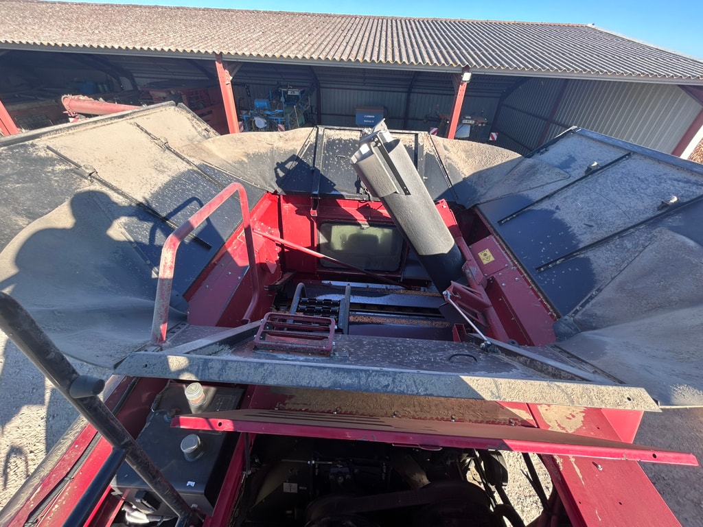 Moissonneuse CASE IH AXIAL-FLOW 6140 - photo slide 9