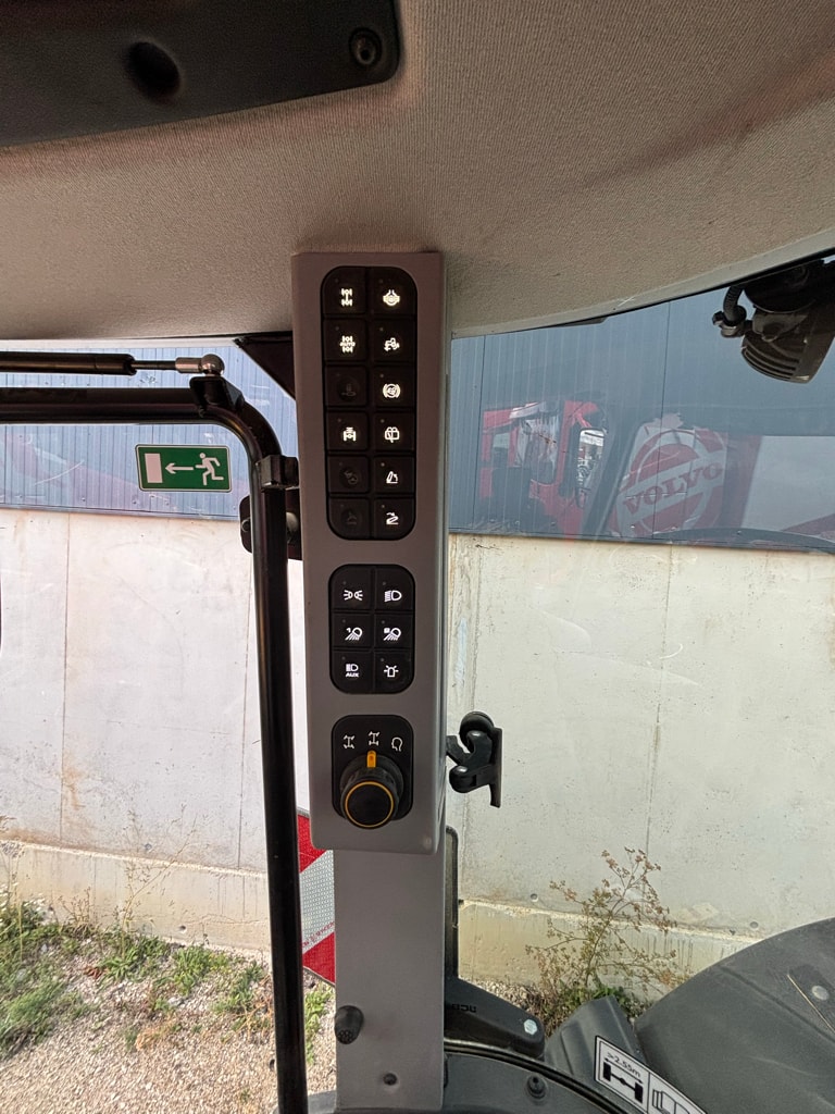 Tracteur JCB FASTRAC 4220 - photo slide 8