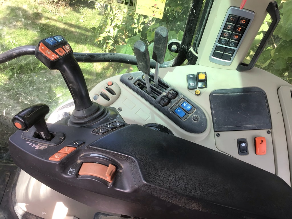 Tracteur chargeur MASSEY FERGUSON 5713 S  - photo slide 23