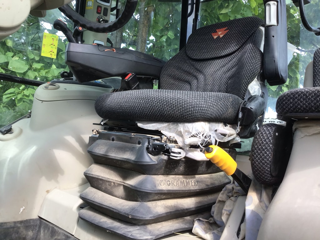 Tracteur chargeur MASSEY FERGUSON 5713 S  - photo slide 22