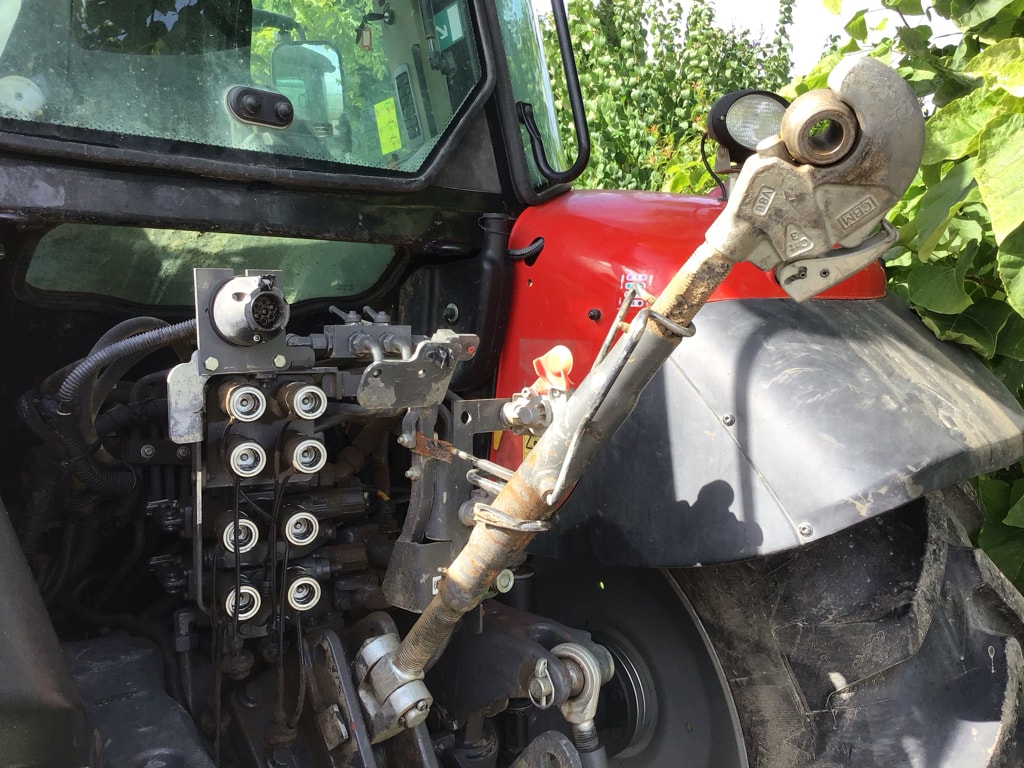 Tracteur chargeur MASSEY FERGUSON 5713 S  - photo slide 18