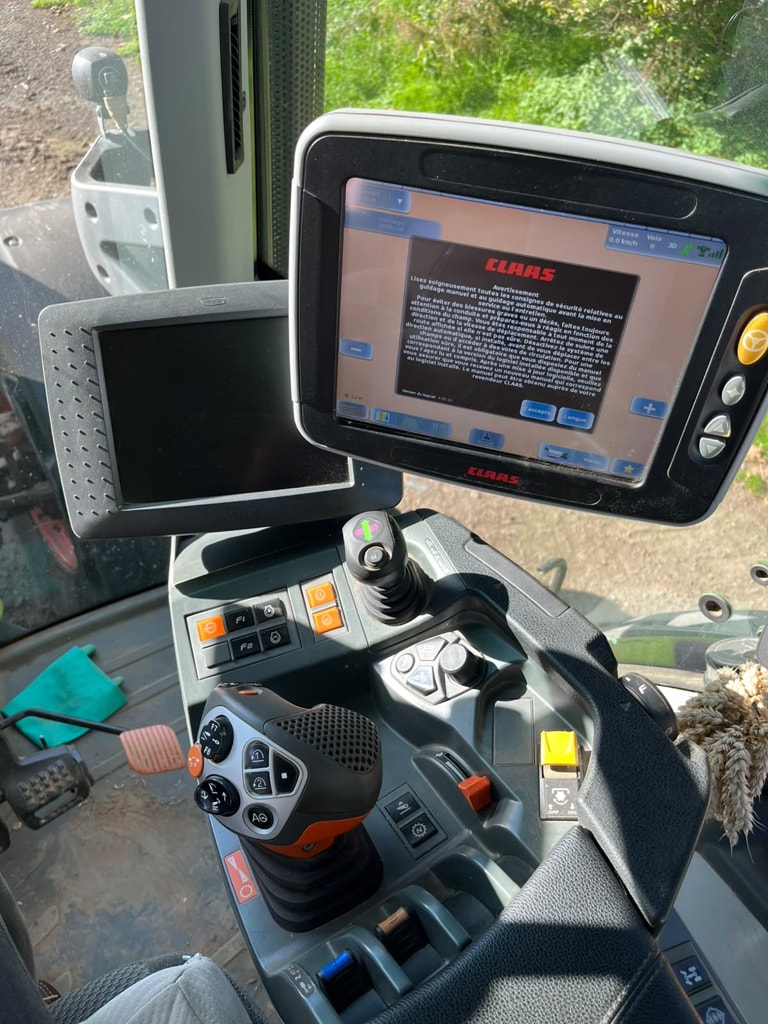Tracteur CLAAS AXION 810 - photo slide 15