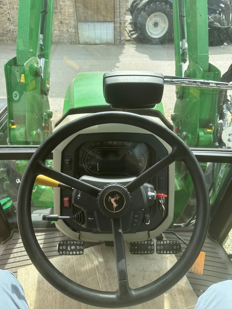 Tracteur chargeur JOHN DEERE 5100 M - photo slide 13