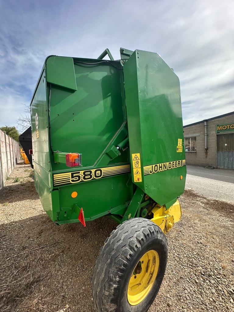 Presse balles rondes JOHN DEERE 580 - photo slide 3