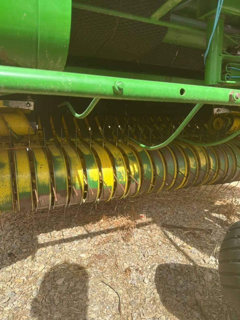 Presse balles rondes JOHN DEERE 580 - photo slide 5