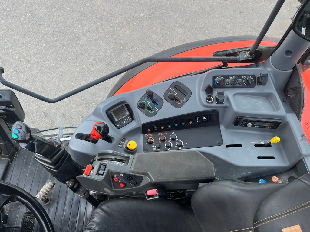 Tracteur KUBOTA M 135 GX III - photo slide 12