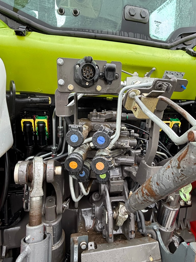 Tracteur CLAAS ARION 410 - photo slide 2