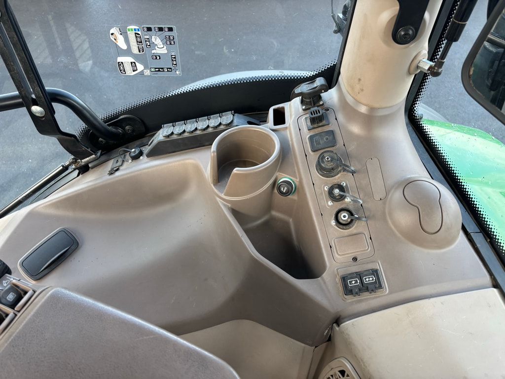Tracteur chargeur JOHN DEERE 6R250 - photo slide 18