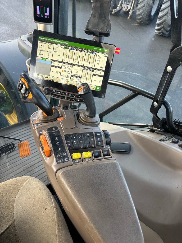 Tracteur chargeur JOHN DEERE 6R250 - photo slide 16