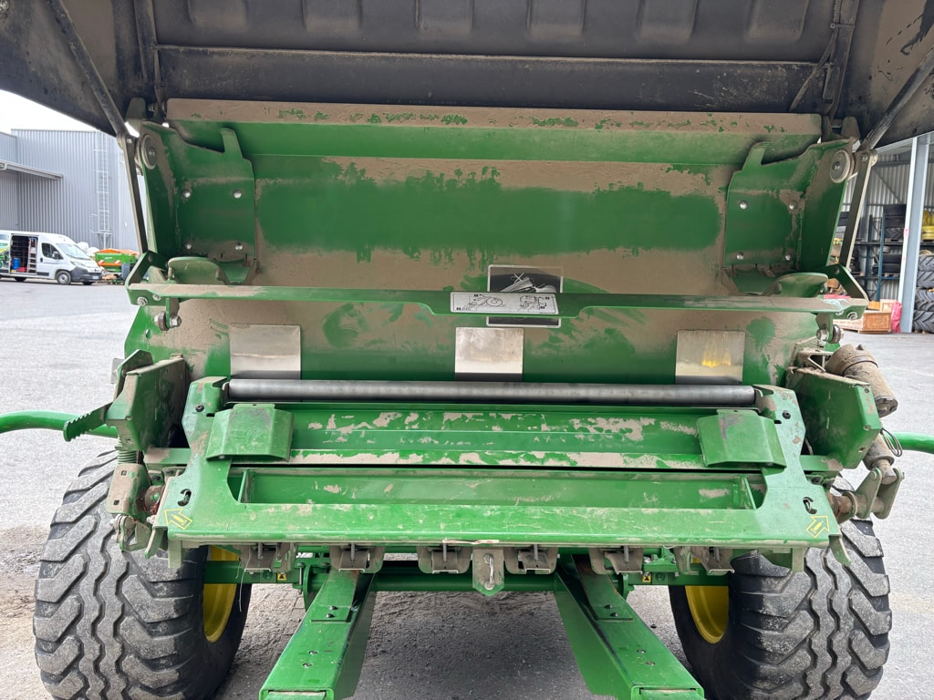 Presse balles rondes JOHN DEERE V461M - photo slide 9