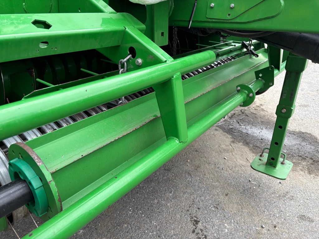 Presse balles rondes JOHN DEERE V461M - photo slide 10