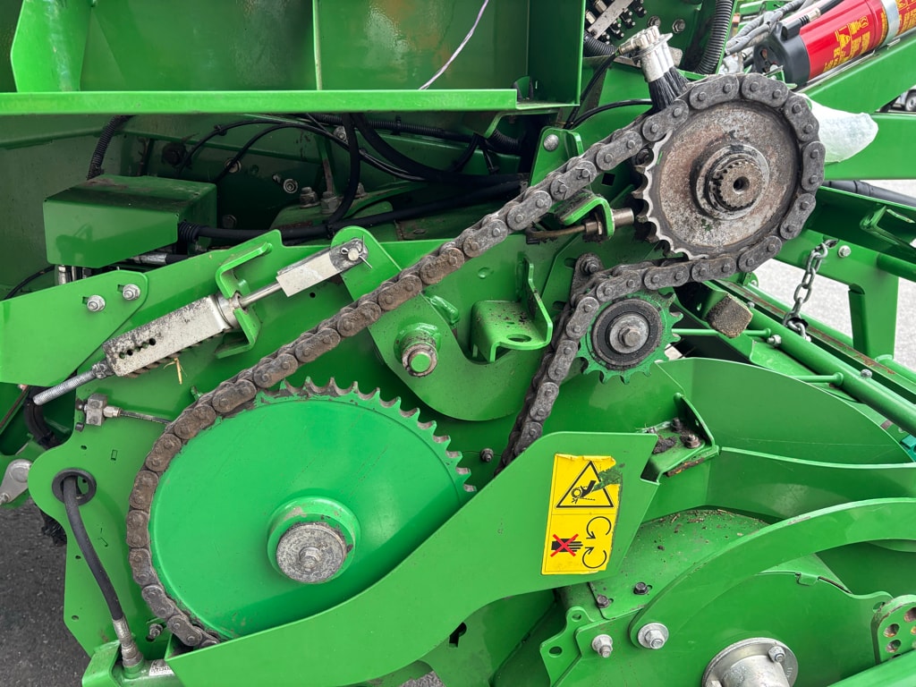 Presse balles rondes JOHN DEERE V461M - photo slide 13