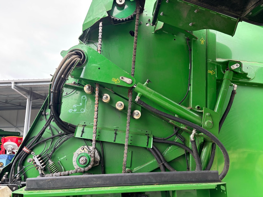 Presse balles rondes JOHN DEERE V461M - photo slide 16