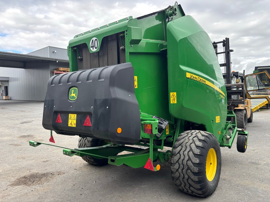 Presse balles rondes JOHN DEERE V461M - photo slide 7