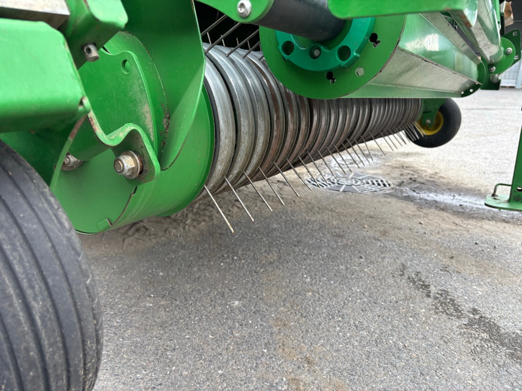 Presse balles rondes JOHN DEERE V461M - photo slide 20