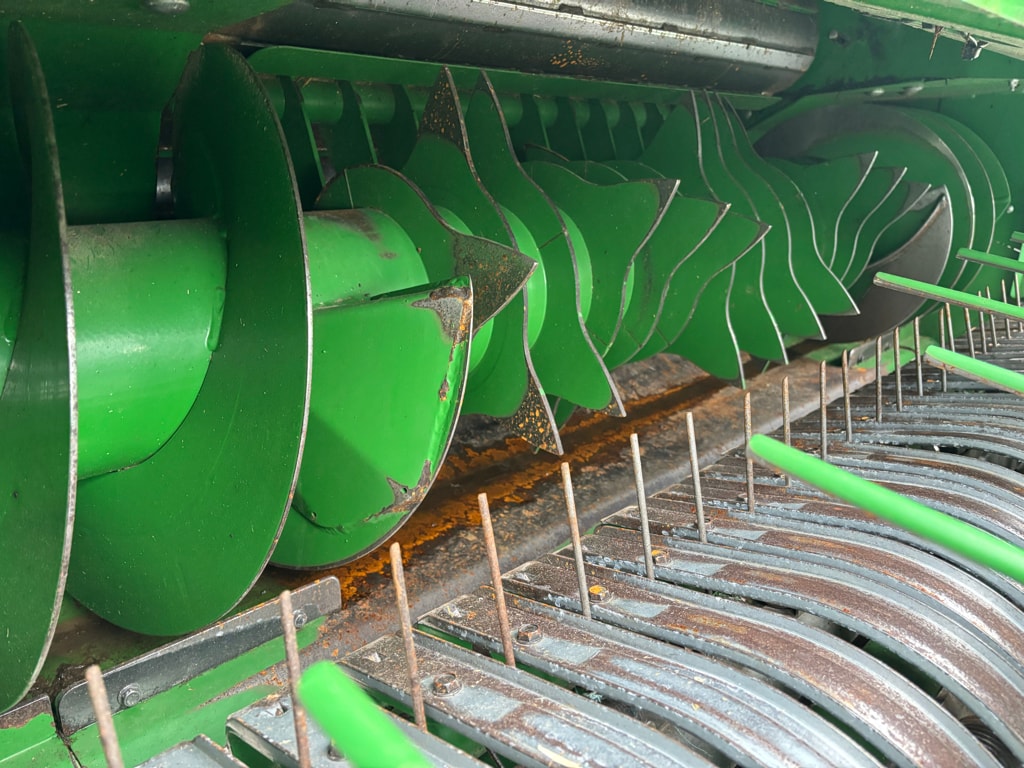 Presse balles rondes JOHN DEERE V461M - photo slide 21