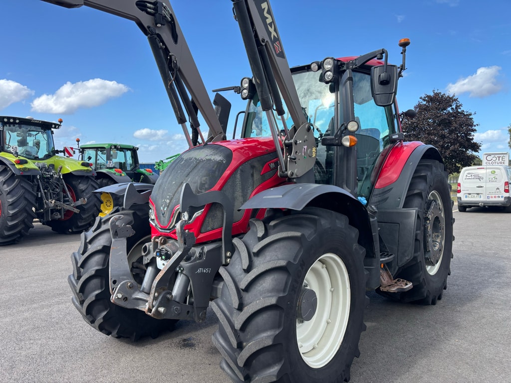 Tracteur chargeur VALTRA N175 - photo slide 13