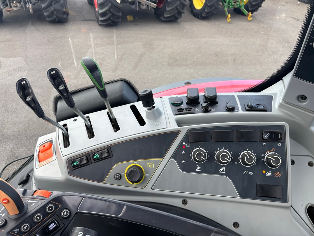 Tracteur chargeur VALTRA N175 - photo slide 16