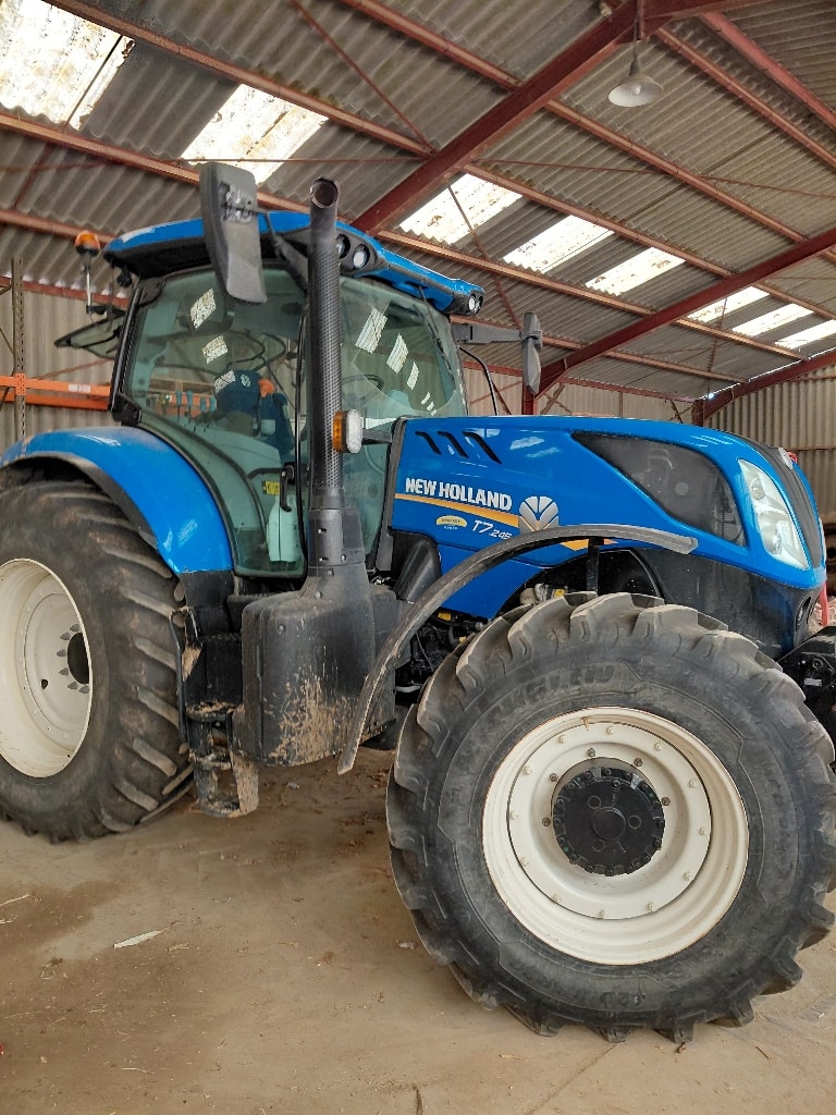 Tracteur NEW HOLLAND T7.245 - photo slide 1