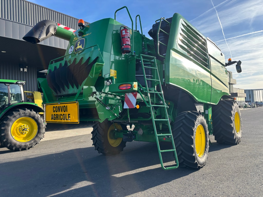 Moissonneuse JOHN DEERE T560 HM - photo slide 8