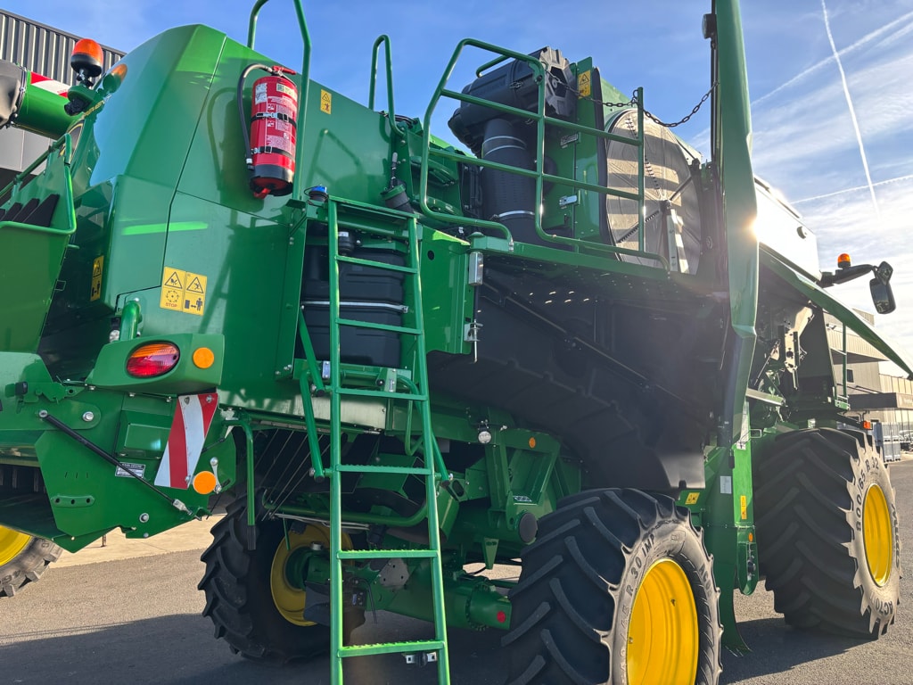 Moissonneuse JOHN DEERE T560 HM - photo slide 9