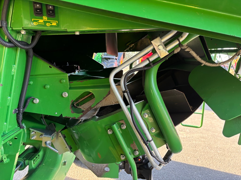 Moissonneuse JOHN DEERE T560 HM - photo slide 46