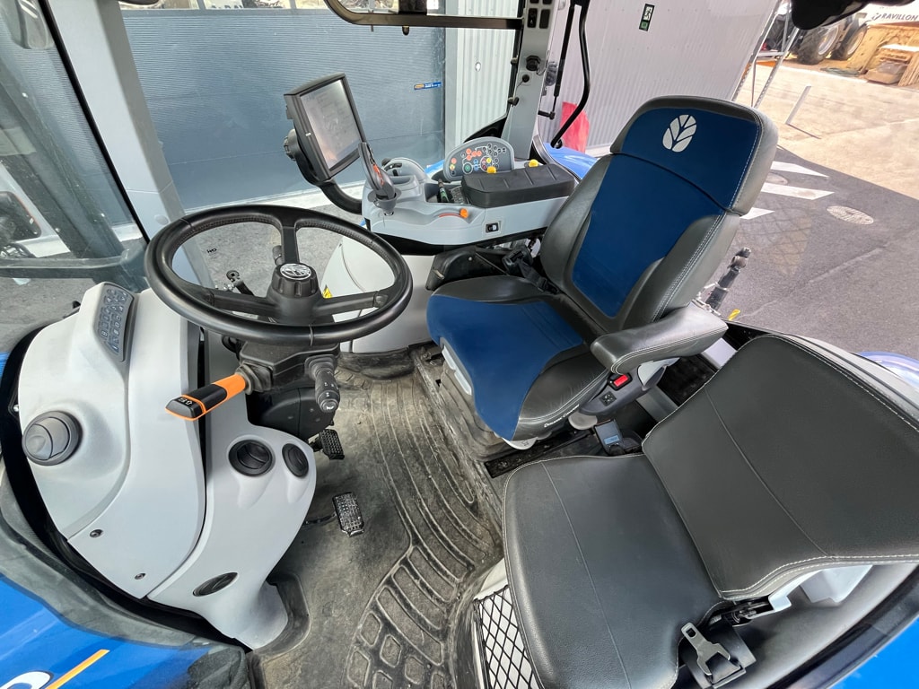 Tracteur NEW HOLLAND T7.245 SW2 - photo slide 9