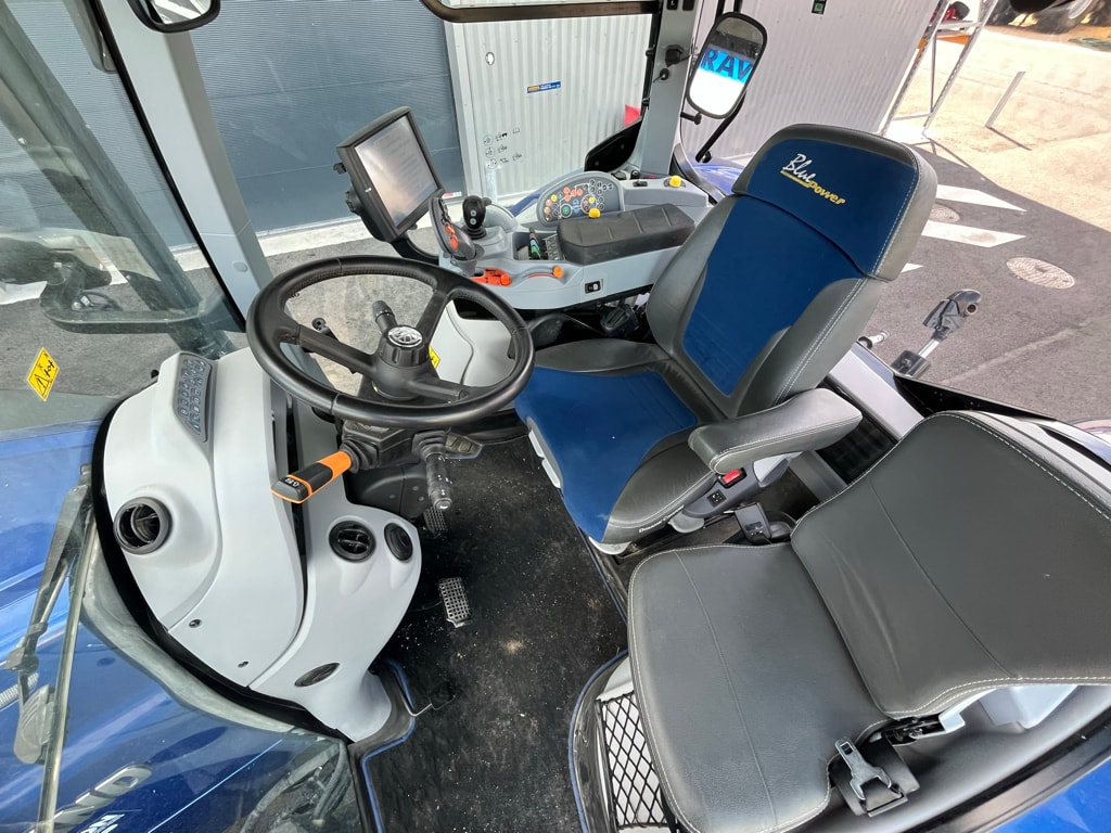 Tracteur NEW HOLLAND T7.245 SW II - photo slide 9