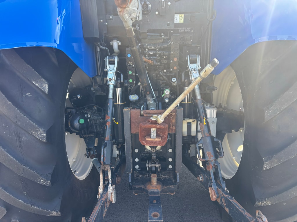 Tracteur chargeur NEW HOLLAND T6.165 - photo slide 8