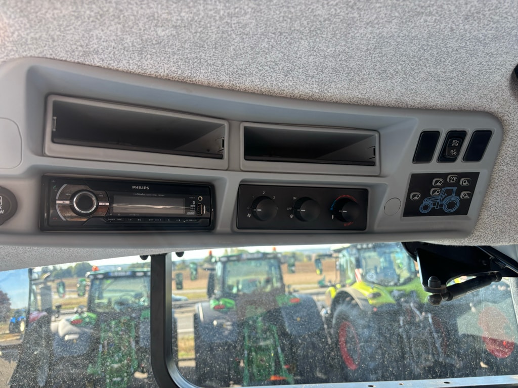 Tracteur chargeur NEW HOLLAND T6.165 - photo slide 11