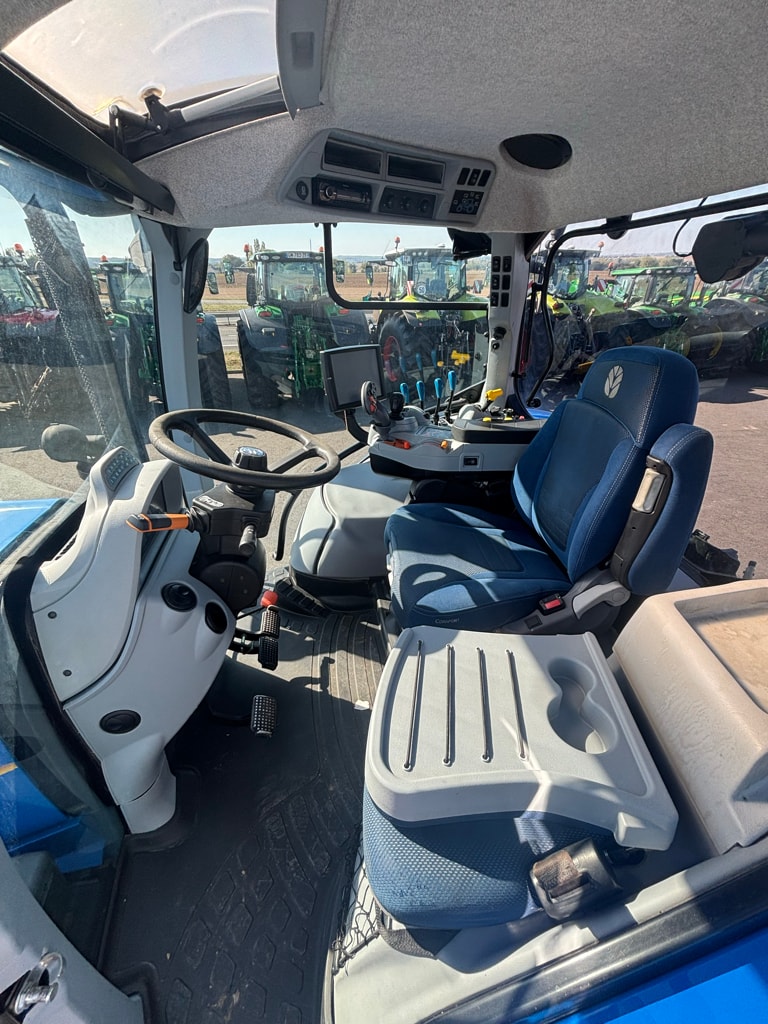 Tracteur chargeur NEW HOLLAND T6.165 - photo slide 13