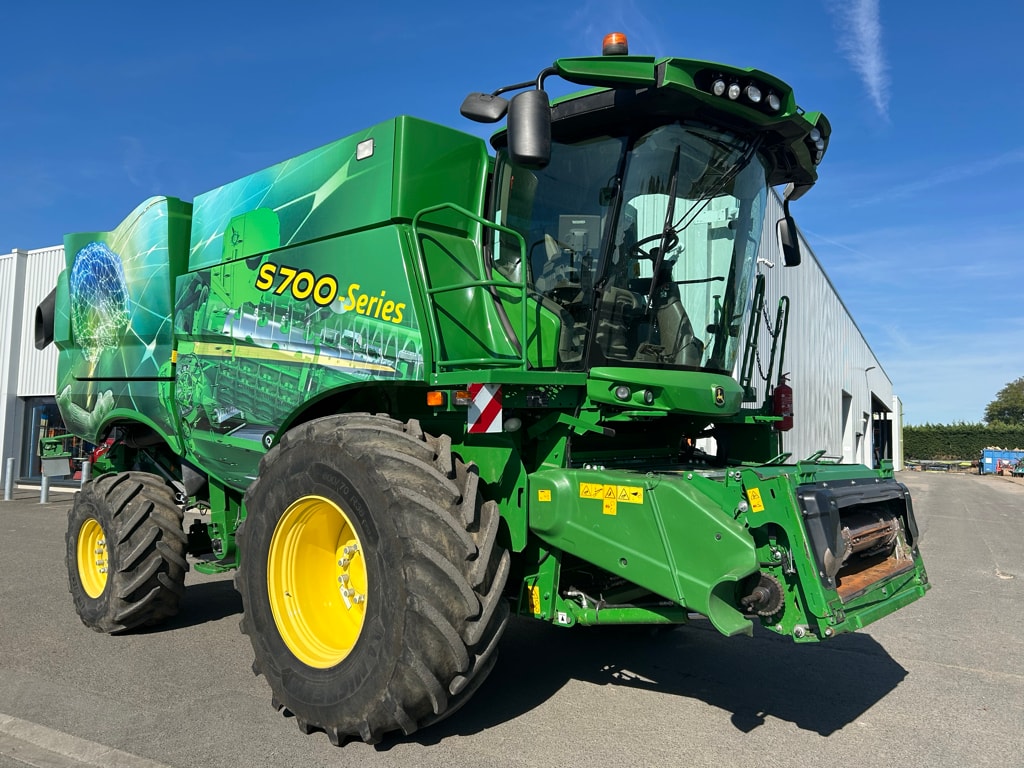 Moissonneuse JOHN DEERE JD S780 SERIE - photo slide 1