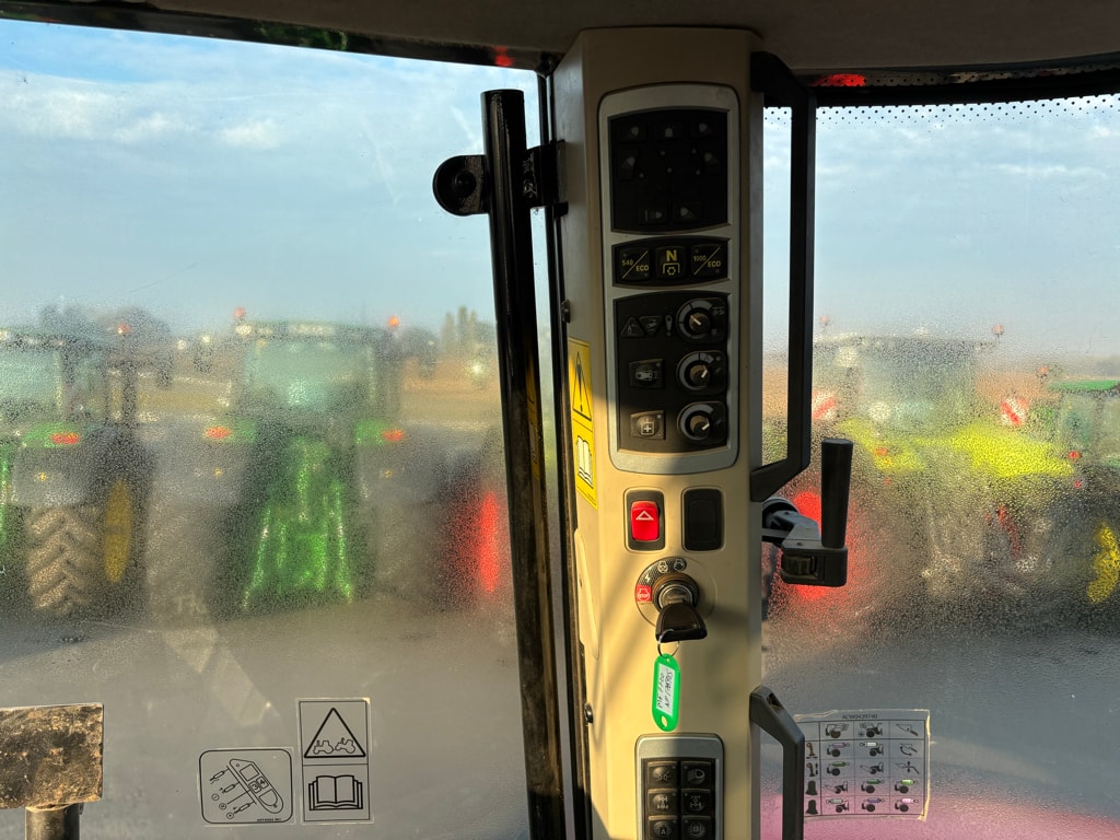 Tracteur MASSEY FERGUSON 7720S DYNA-6 EXCLUSIVE - photo slide 13