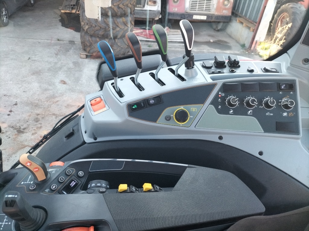 Tracteur VALTRA N 135 Hi Tech - photo slide 13