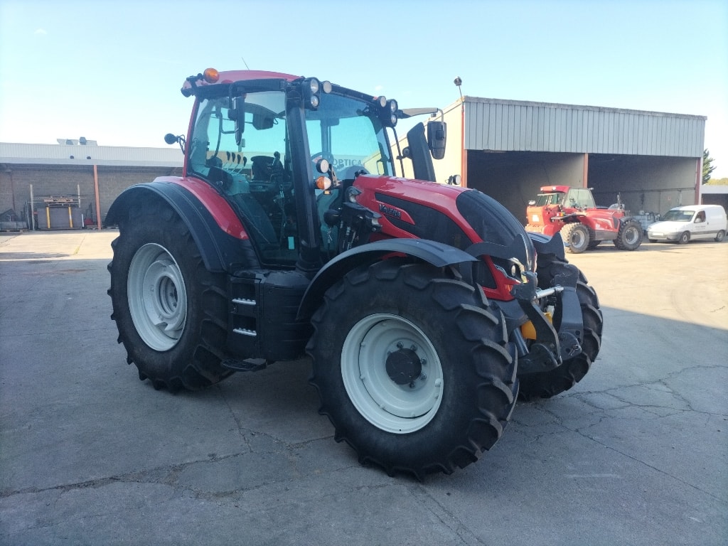 Tracteur VALTRA N 135 Hi Tech - photo slide 1