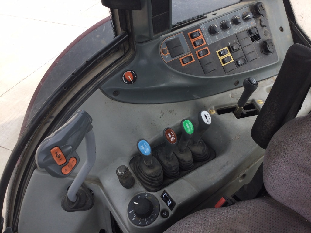 Tracteur VALTRA N123 - photo slide 12