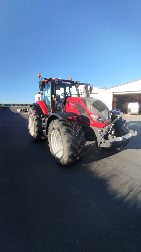 Tracteur VALTRA T254 - photo slide 1