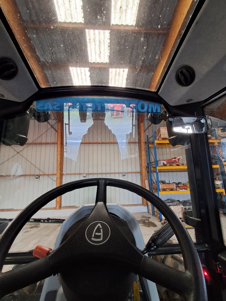 Tracteur VALTRA A105 MH4 - photo slide 11