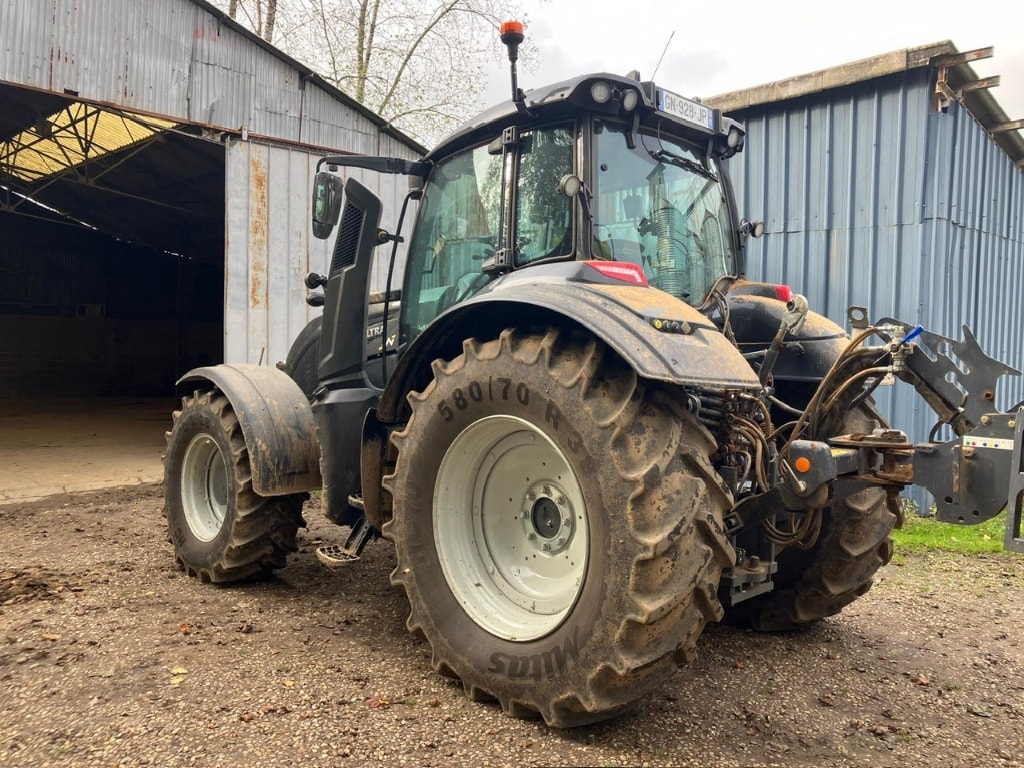 Tracteur VALTRA T155A - photo slide 2