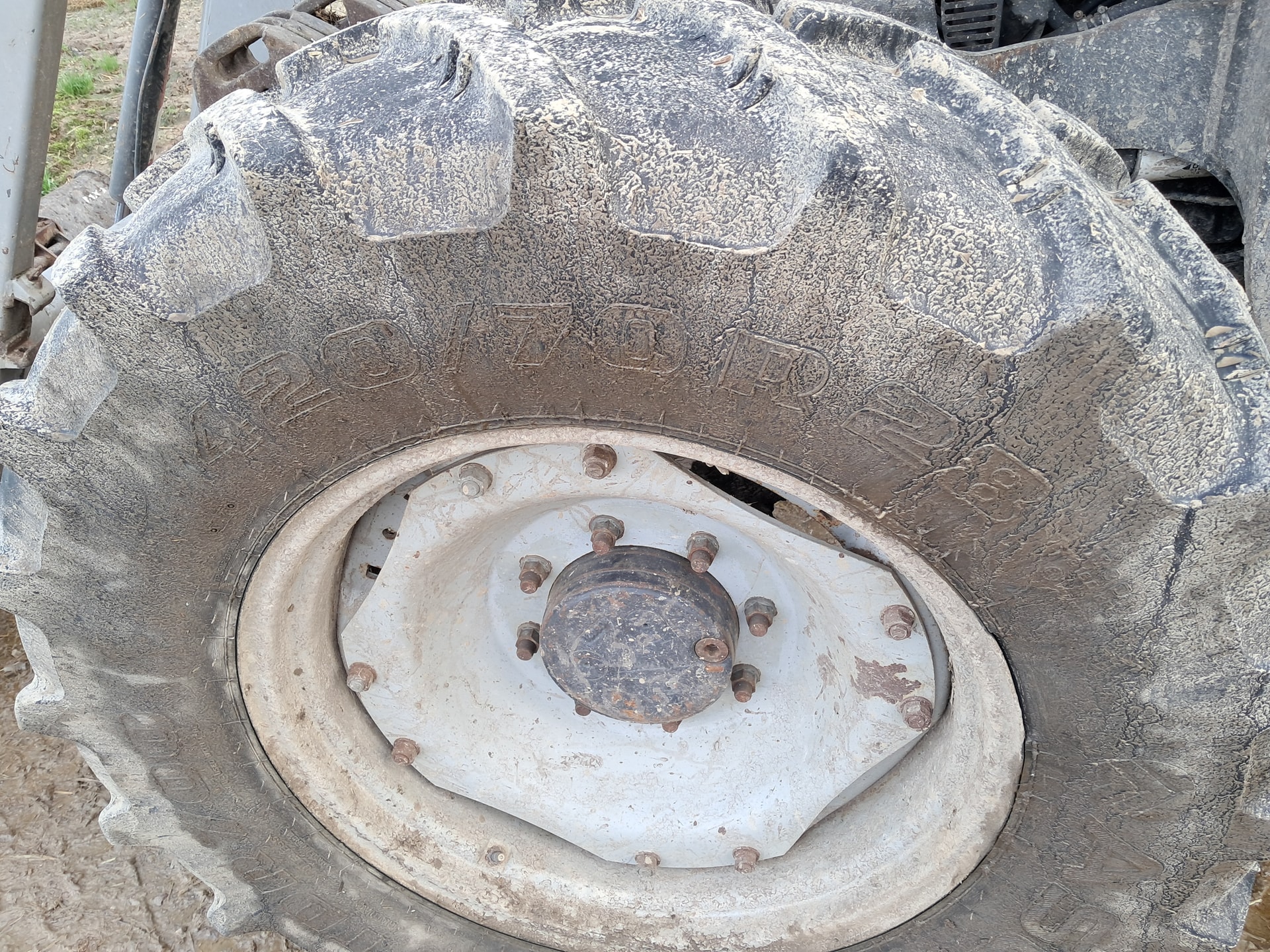 Tracteur MC CORMICK MC 130 - photo slide 6