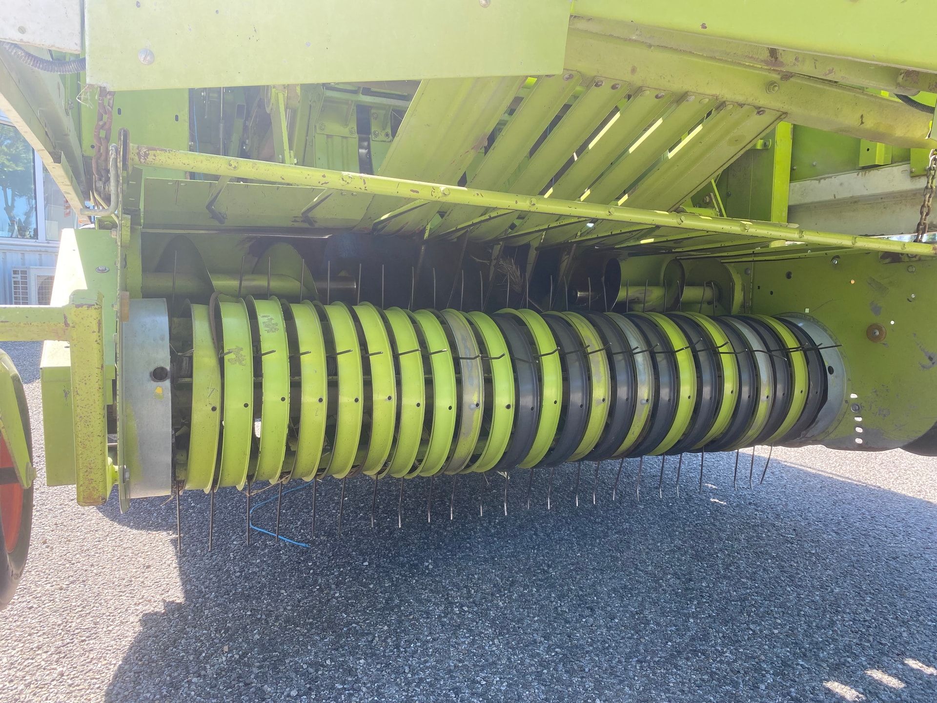Presse haute densite CLAAS 1150 + groupeur - photo slide 6