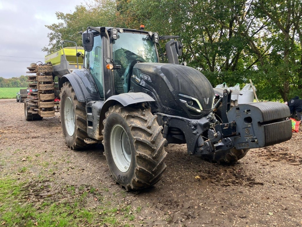 Tracteur VALTRA T155A - photo slide 3